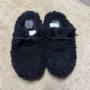 Hey Dude Black Fuzzy Slippers